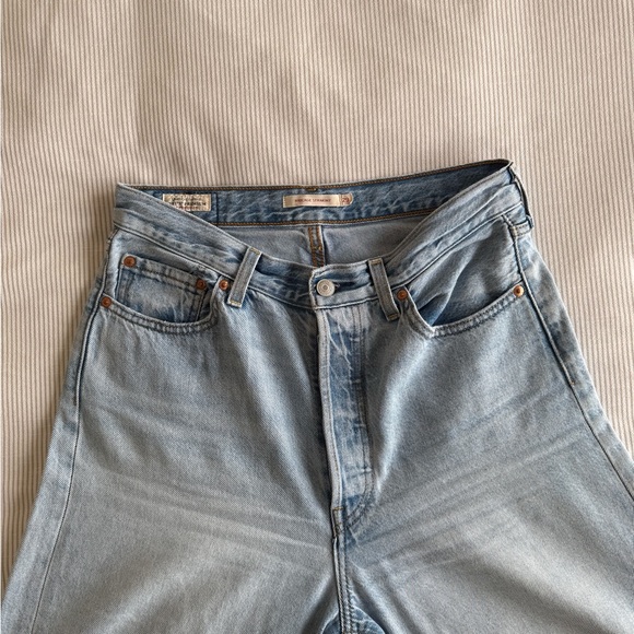 Levi’s Ribcage Straight - Picture 3 of 5